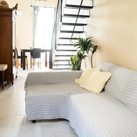 アパート Simoarnohome カリアリ